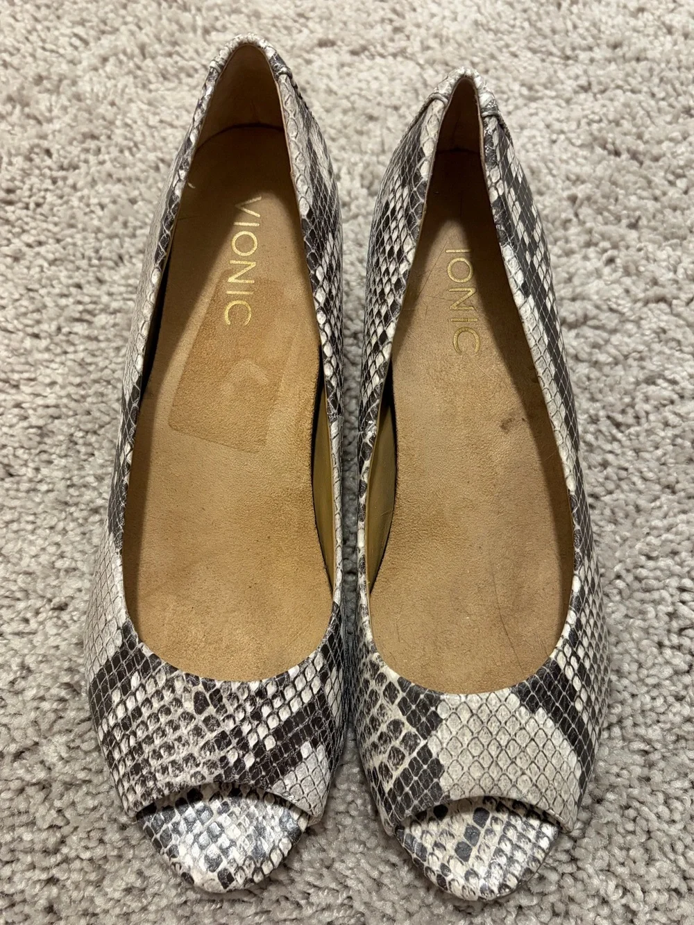 Vionic Bria Snakeskin Leather Peep Toe Wedge Heels Size 6